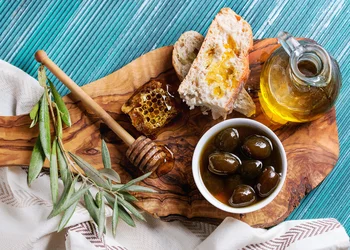 Olivenöl-Fest an der Blumenriviera